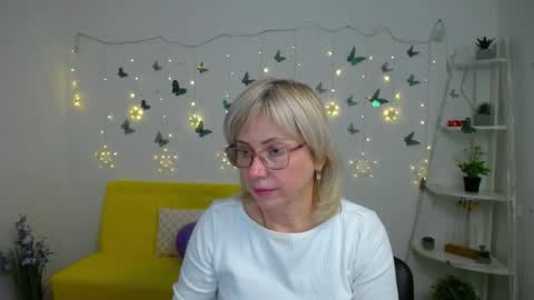 Snapshot of laurenwishy chatting on 03/09/26, 06:12 Lauren online show from 03/09/26, 06:12