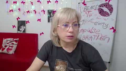 Snapshot of laurenwishy chatting on 03/23/26, 06:17 Lauren online show from 03/23/26, 06:17