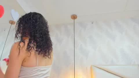 Snapshot of laurettedela_roux chatting on 11/11/25, 11:43 Laurent online show from 11/11/25, 11:43