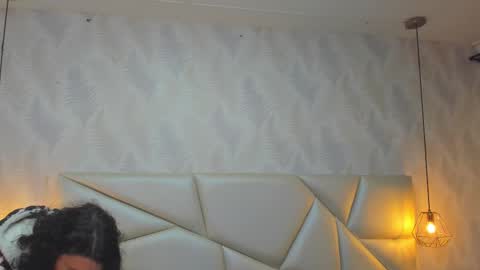 Snapshot of laurettedela_roux chatting on 11/22/25, 11:09 Laurent online show from 11/22/25, 11:09