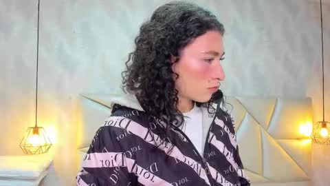 Snapshot of laurettedela_roux chatting on 11/25/25, 11:21 Laurent online show from 11/25/25, 11:21