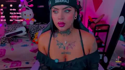 Snapshot of lauri_ink chatting on 06/11/26, 02:11 lauri online show from 06/11/26, 02:11