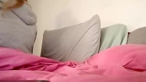 Snapshot of lauriehotxxx chatting on 11/15/25, 01:51 lauriehotxxx online show from 11/15/25, 01:51