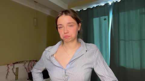 Snapshot of laurineleconey chatting on 03/30/26, 06:03 Bella online show from 03/30/26, 06:03