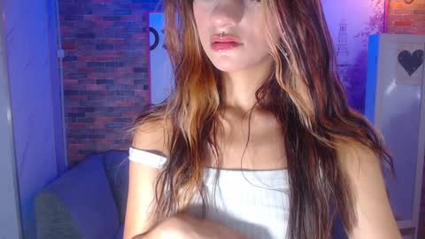 Snapshot of laurita_b chatting on 12/12/24, 08:21 Laurita  online show from 12/12/24, 08:21