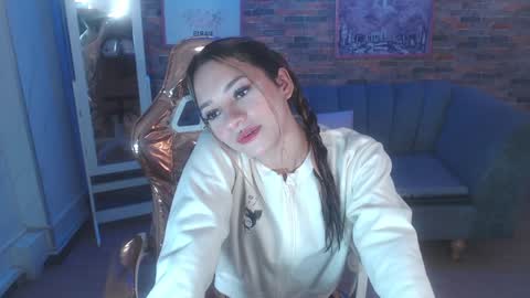 Snapshot of laurita_b chatting on 12/30/24, 08:25 Laurita  online show from 12/30/24, 08:25