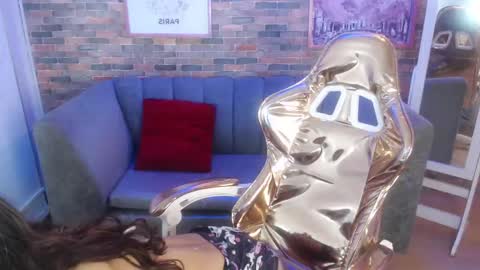 Snapshot of laurita_b chatting on 02/10/25, 07:49 Laurita  online show from 02/10/25, 07:49
