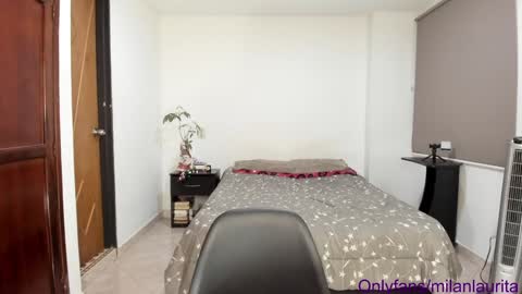 Snapshot of lauritamilan1 chatting on 12/29/24, 03:54 laura   online show from 12/29/24, 03:54