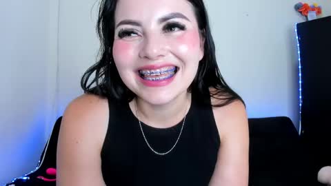 LauryJonson  online show from 05/22/26, 06:57