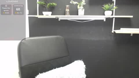 Laury  online show from 06/06/26, 05:17