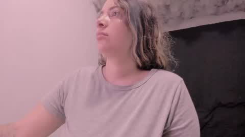 Snapshot of lauu_g chatting on 11/04/25, 10:14 Lauu G online show from 11/04/25, 10:14