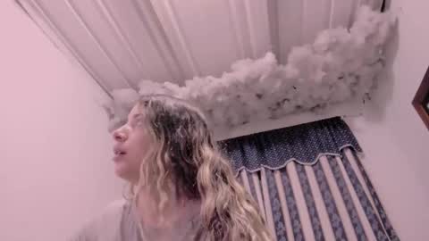 Snapshot of lauu_g chatting on 11/10/25, 10:25 Lauu G online show from 11/10/25, 10:25