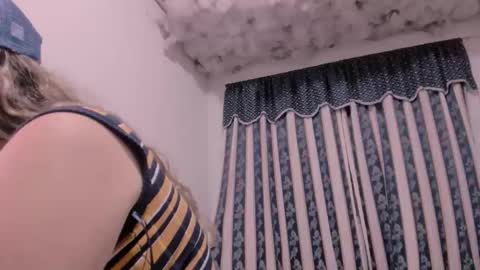 Snapshot of lauu_g chatting on 11/21/25, 02:43 Lauu G online show from 11/21/25, 02:43