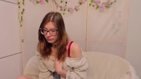 Snapshot of laveniadevoss chatting on 12/05/25, 06:33 Gloria online show from 12/05/25, 06:33