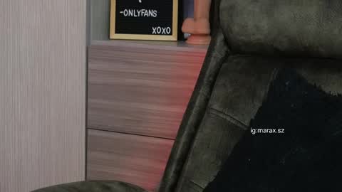 Mara online show from 09/29/25, 01:11