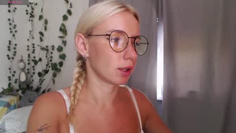 Snapshot of lavinell chatting on 07/27/26, 07:15 Mia online show from 07/27/26, 07:15