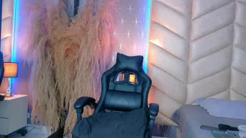 laya online show from 10/20/25, 03:51