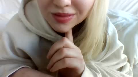 layannalea online show from 12/11/24, 08:50