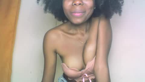 Snapshot of layannek chatting on 09/20/25, 01:56 layannek online show from 09/20/25, 01:56