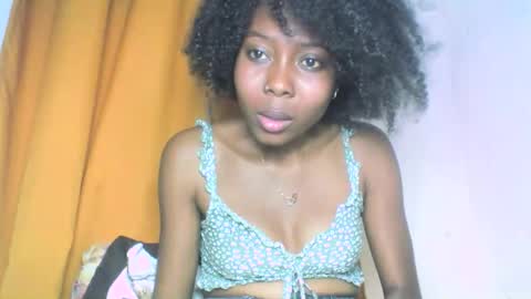 Snapshot of layannek chatting on 10/03/25, 09:56 layannek online show from 10/03/25, 09:56