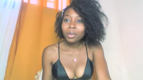 Snapshot of layannek chatting on 10/11/25, 08:24 layannek online show from 10/11/25, 08:24