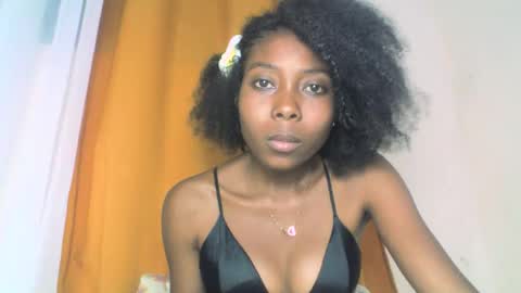 Snapshot of layannek chatting on 10/11/25, 08:40 layannek online show from 10/11/25, 08:40