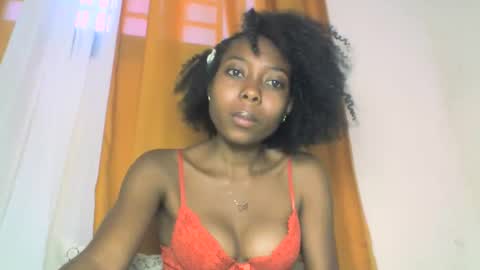 Snapshot of layannek chatting on 10/12/25, 12:04 layannek online show from 10/12/25, 12:04