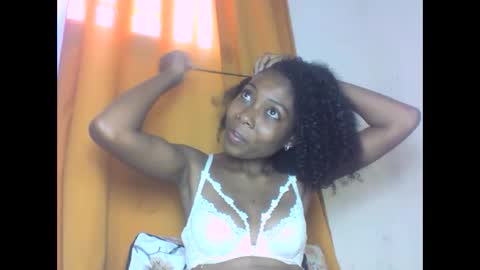 Snapshot of layannek chatting on 10/17/25, 09:01 layannek online show from 10/17/25, 09:01