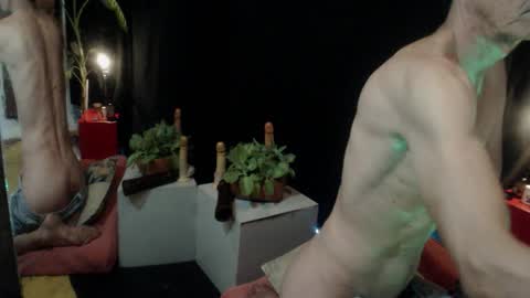 Snapshot of laye19 chatting on 10/04/25, 05:16 Laye19 online show from 10/04/25, 05:16