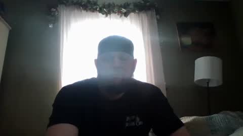 layinlow42 online show from 02/01/25, 04:44