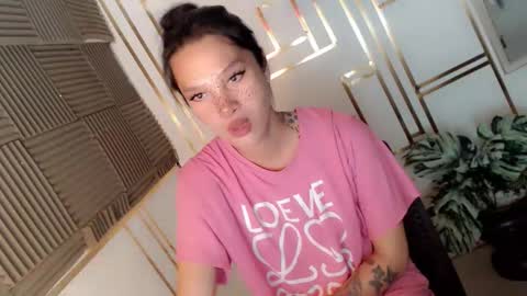 Snapshot of layla47649867 chatting on 04/04/26, 02:43 layla47649867 online show from 04/04/26, 02:43
