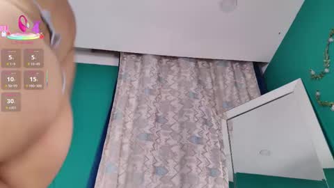 Snapshot of layla_17 chatting on 09/28/25, 01:11 layla_17 online show from 09/28/25, 01:11