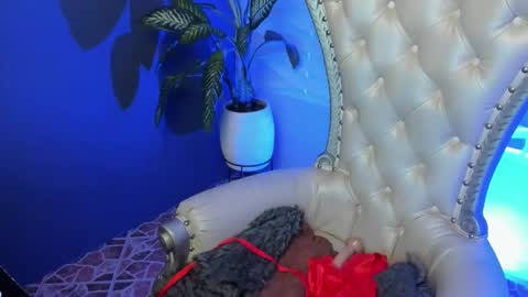 Layla online show from 10/31/25, 12:55