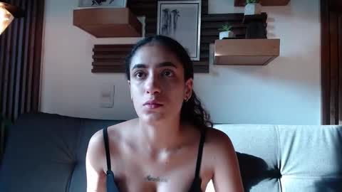 Layla online show from 11/22/25, 09:03