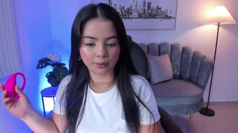 Layla Breezee online show from 04/10/26, 09:58