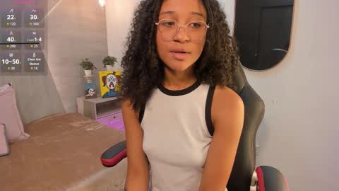 Snapshot of layla_clarke chatting on 11/27/25, 03:30 layla_clarke online show from 11/27/25, 03:30