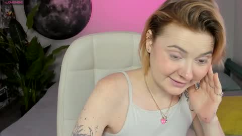 Layla online show from 11/18/25, 06:07