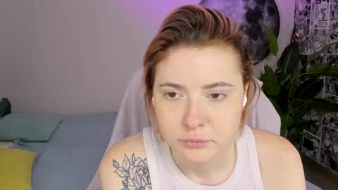 Layla online show from 11/21/25, 05:50