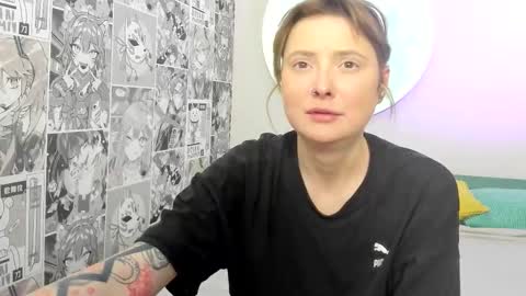 Layla online show from 12/18/25, 10:16