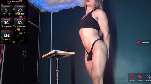 Layla   help me with your thumbs up its important  online show from 12/12/24, 09:37