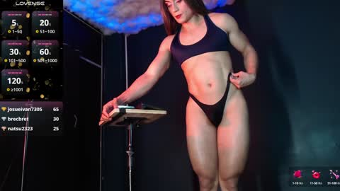 Layla   help me with your thumbs up its important  online show from 12/29/24, 03:22