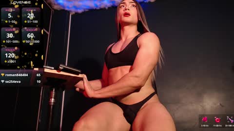 Layla   help me with your thumbs up its important  online show from 02/08/25, 07:49