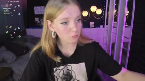 Snapshot of layla_glam chatting on 09/20/25, 01:34 layla_glam online show from 09/20/25, 01:34