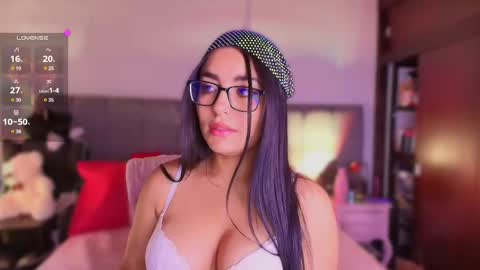 Snapshot of layla_nicols chatting on 03/05/25, 12:55 Layla online show from 03/05/25, 12:55