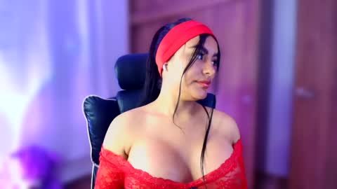Snapshot of layla_nicols chatting on 04/01/26, 03:40 Layla online show from 04/01/26, 03:40