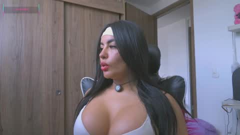 Snapshot of layla_nicols chatting on 06/06/26, 04:12 Layla online show from 06/06/26, 04:12