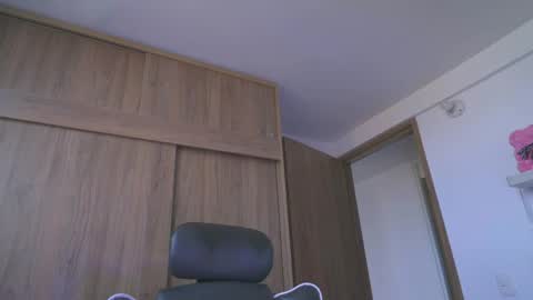 Snapshot of layla_nicols chatting on 06/07/26, 12:31 Layla online show from 06/07/26, 12:31