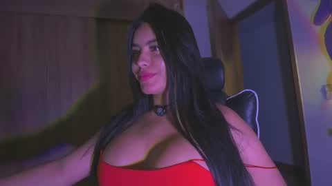 Layla online show from 07/04/26, 02:51