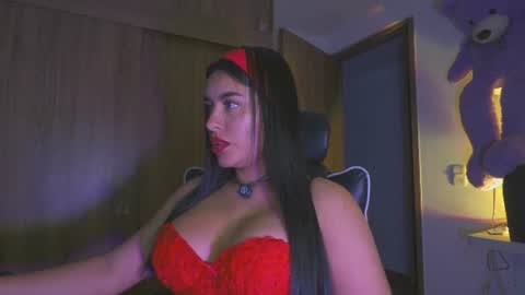 Layla online show from 07/12/26, 03:08
