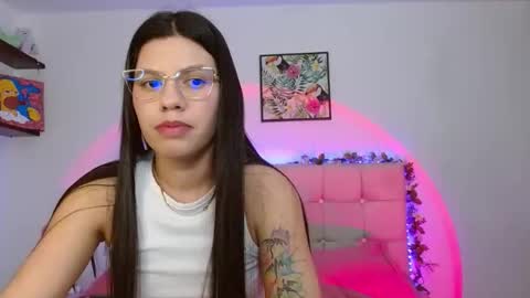 Snapshot of layla_roma chatting on 02/01/26, 01:15 Lia and Rachel online show from 02/01/26, 01:15